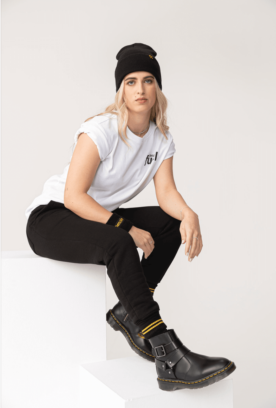 Socken Farbe Schwarz mit gelbem Rand an MX-Model