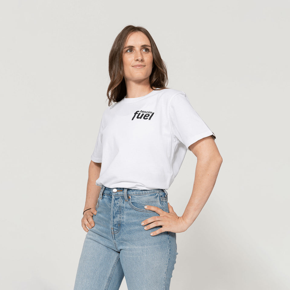 T-Shirt Farbe weiß für Mx-Sport mit schwarzem Logo an Janina Lehmann