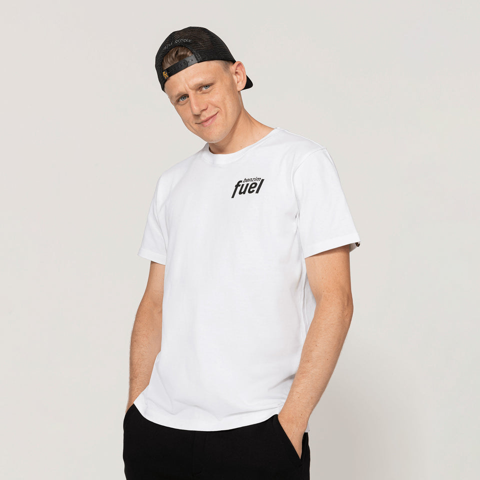 T-Shirt Farbe weiß für Mx-Sport mit schwarzem Logo an Stefan Ekeroli