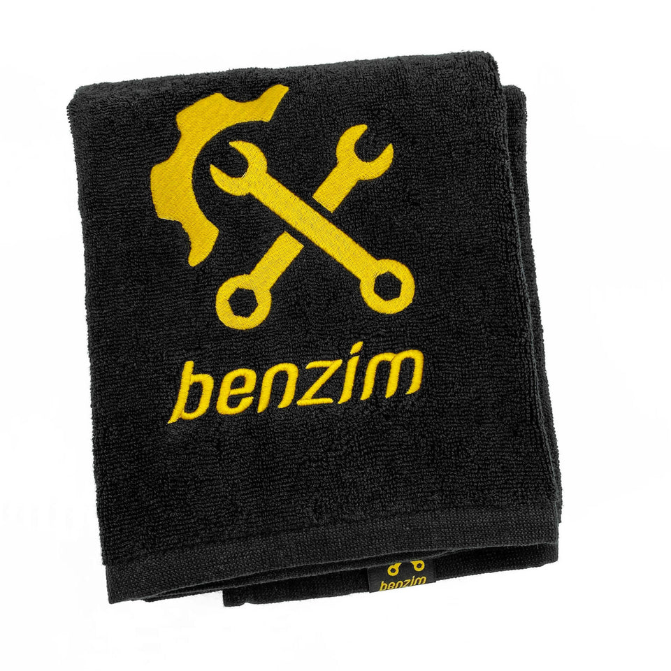 Handtuch Farbe schwarz mit gelbem Logo für MX-Sport